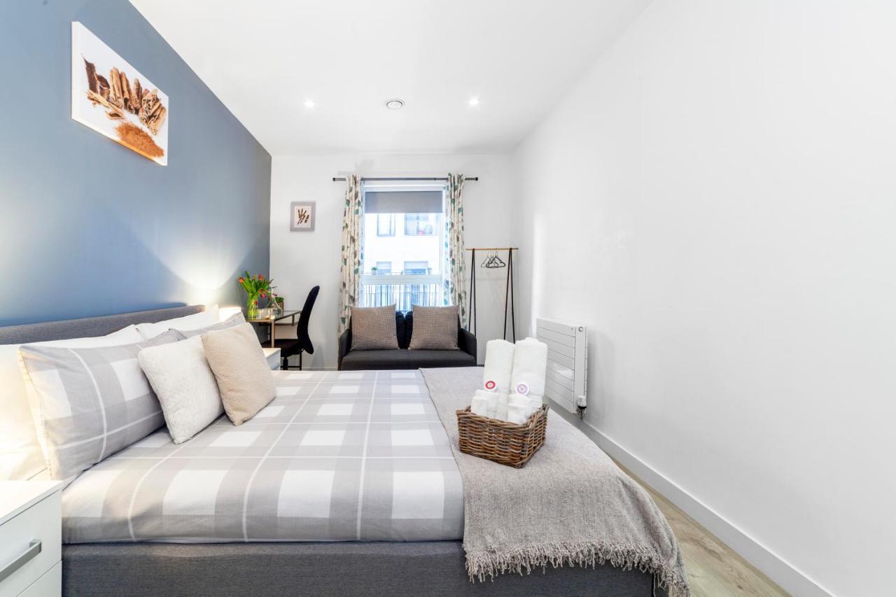 Private Double Bd With Optional Balcony, 15 Mins To London Cc Apartment Exterior photo