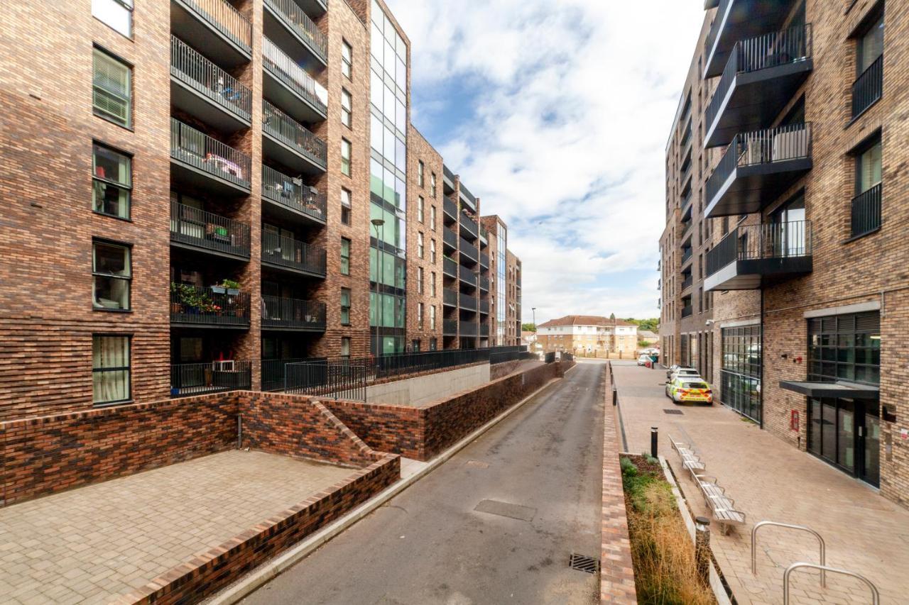 Private Double Bd With Optional Balcony, 15 Mins To London Cc Apartment Exterior photo